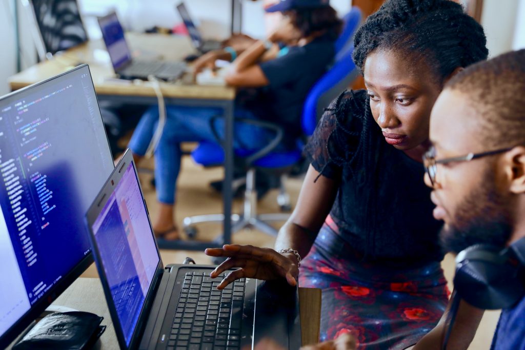 Gestion des Contrats en PME : Pourquoi Excel Ne Suffit Plus en 2026